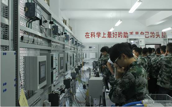 走进校园，共筑未来 新生实训工厂、实验室参观与教育咨询服务体验